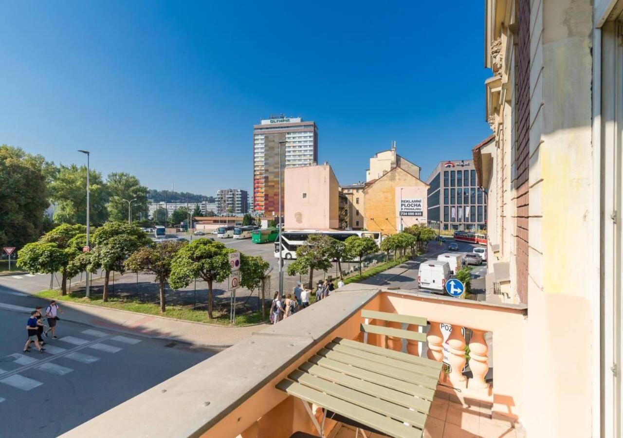 Crimson Charm Apartment Прага Екстериор снимка