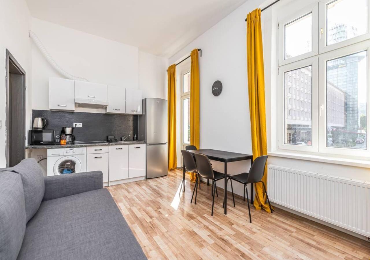 Crimson Charm Apartment Прага Екстериор снимка