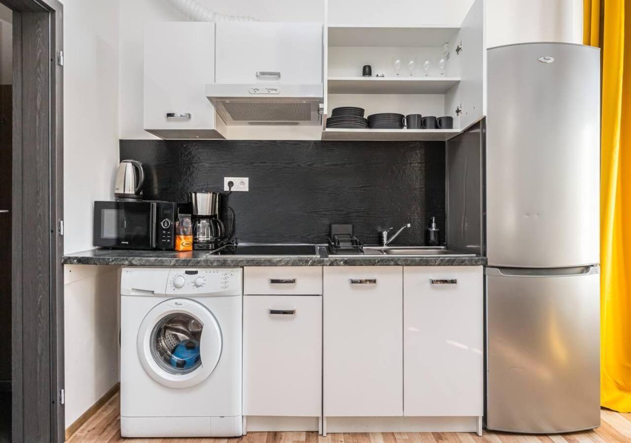 Crimson Charm Apartment Прага Екстериор снимка