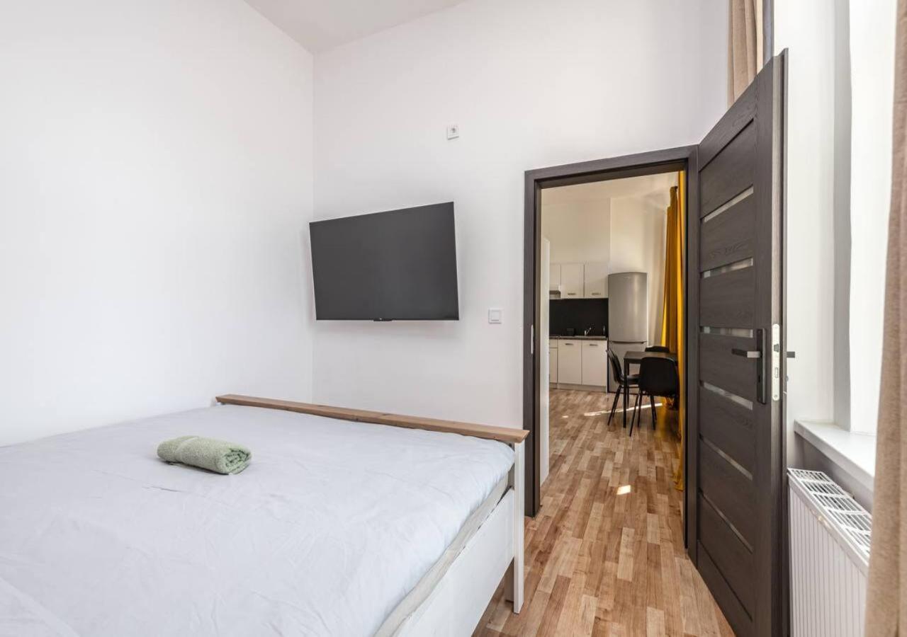 Crimson Charm Apartment Прага Екстериор снимка