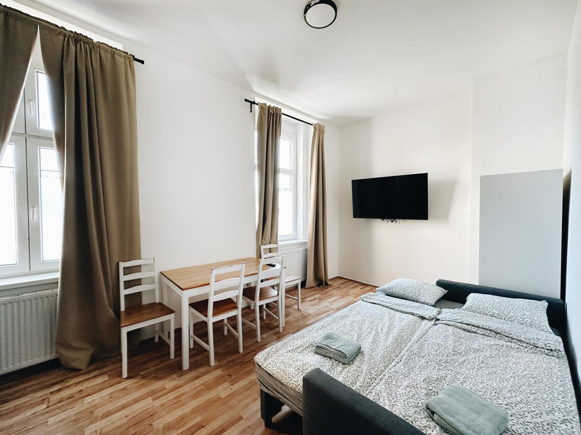 Crimson Charm Apartment Прага Екстериор снимка