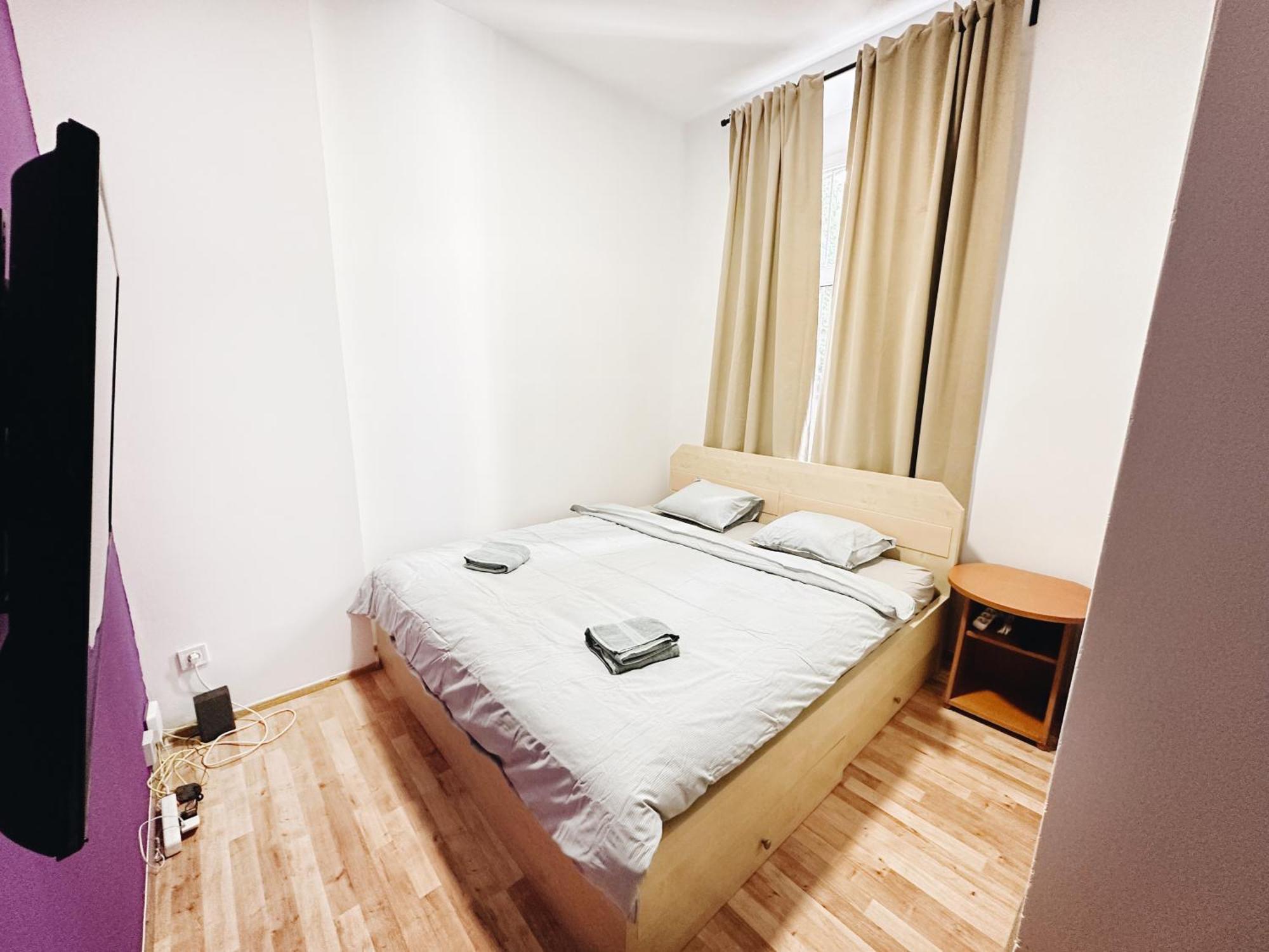 Crimson Charm Apartment Прага Екстериор снимка