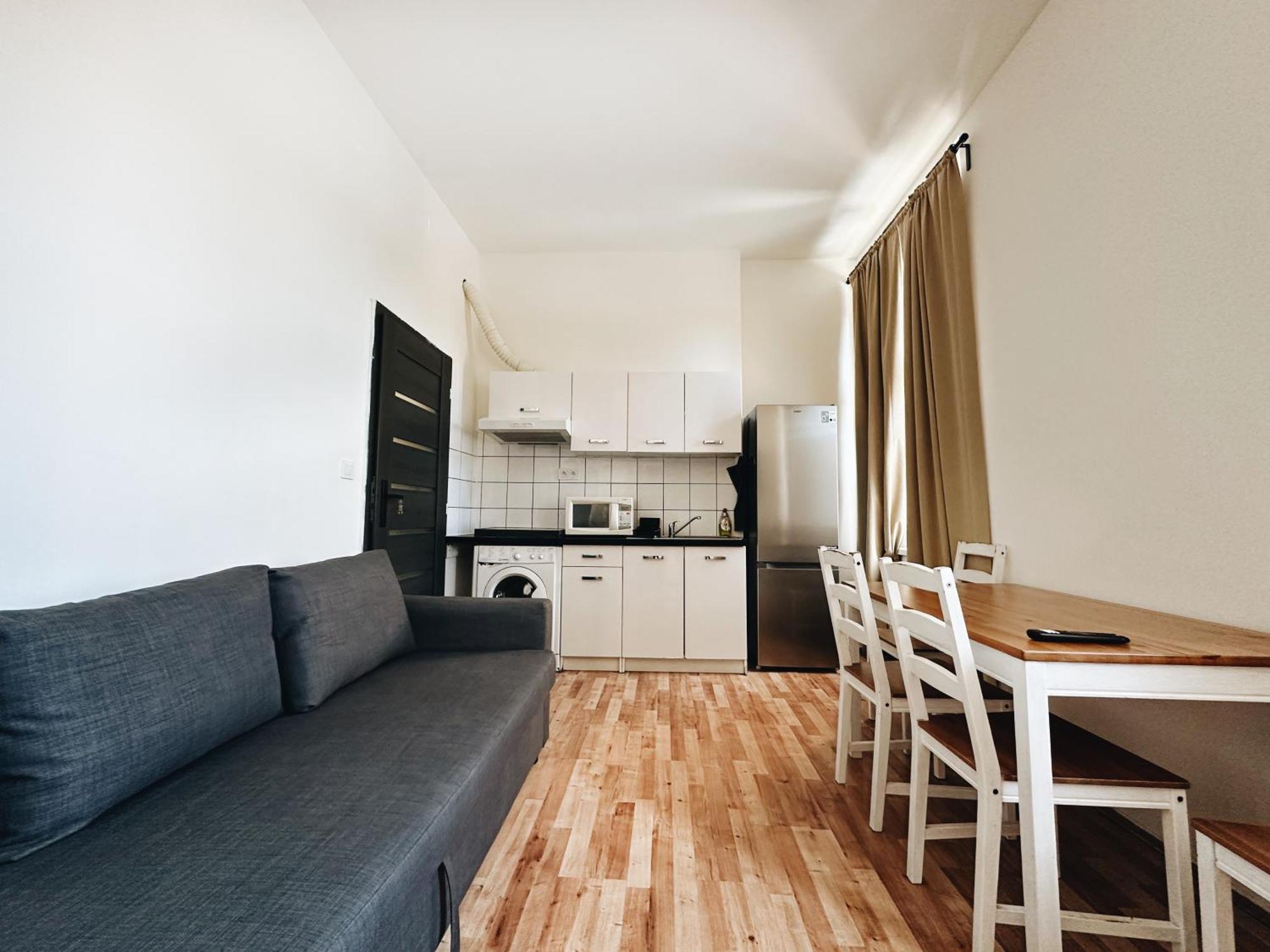 Crimson Charm Apartment Прага Екстериор снимка