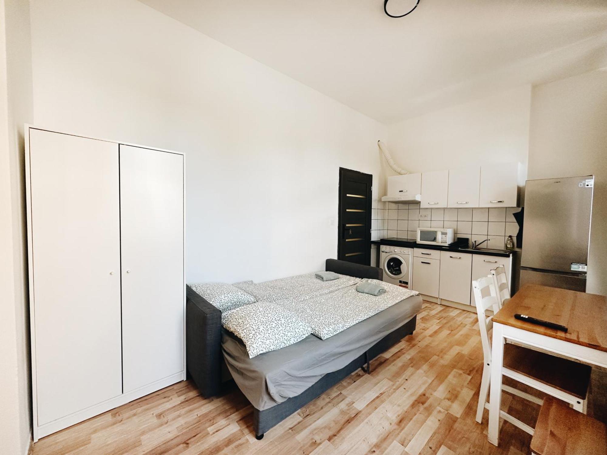 Crimson Charm Apartment Прага Екстериор снимка